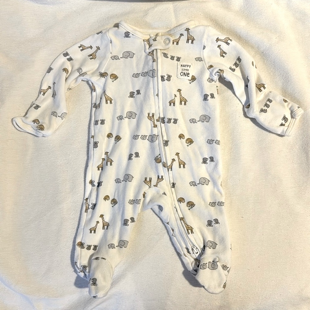 Newborn onesie, Carter’s. Animals, giraffes elephants